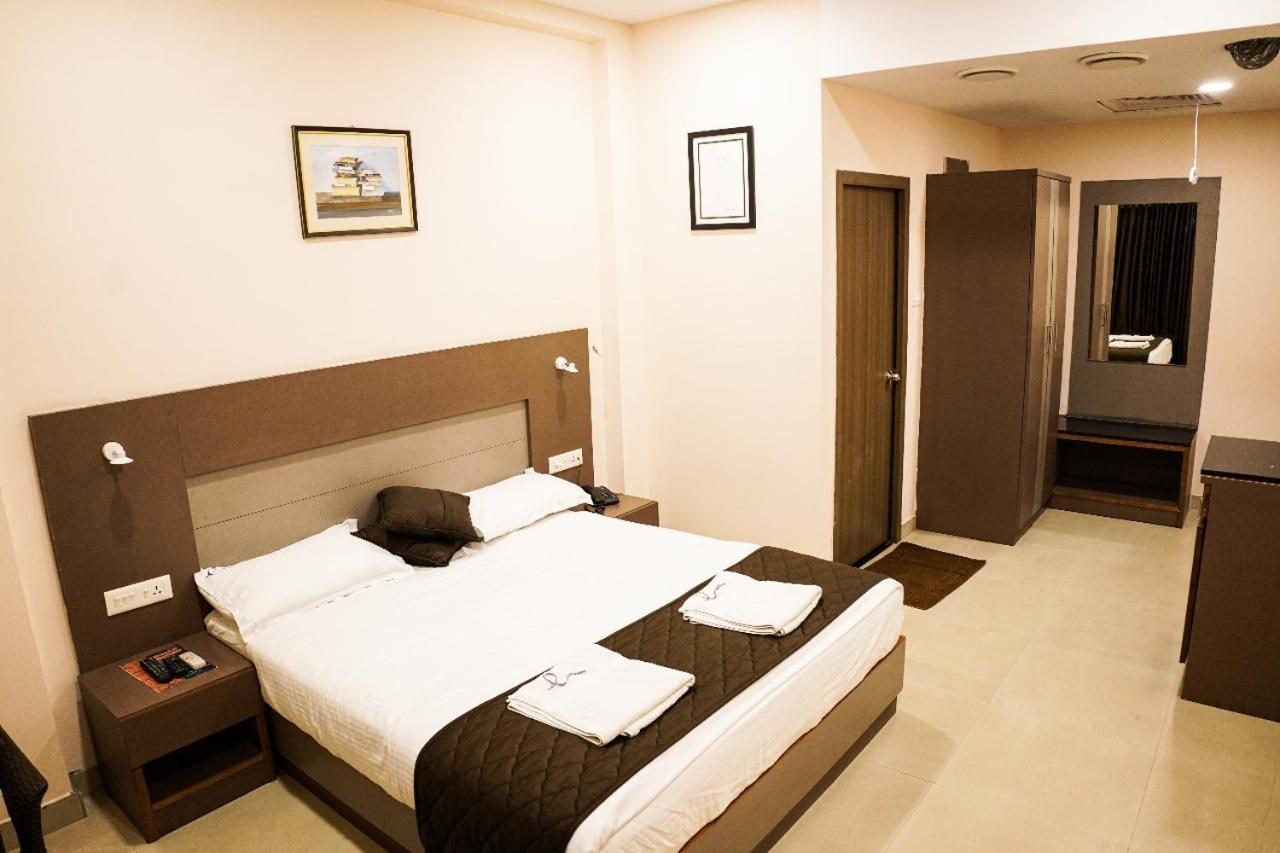 Hotel De L'Amour Port Blair Esterno foto
