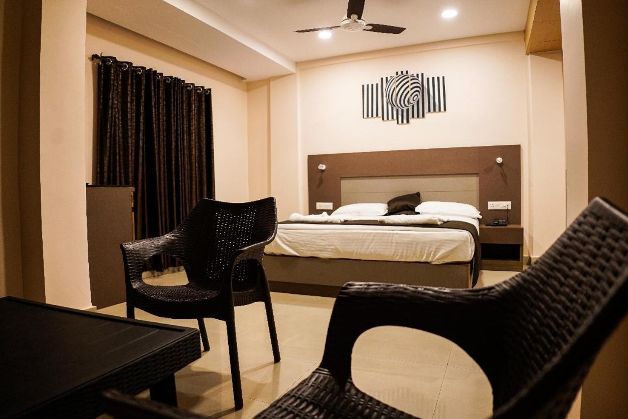Hotel De L'Amour Port Blair Esterno foto