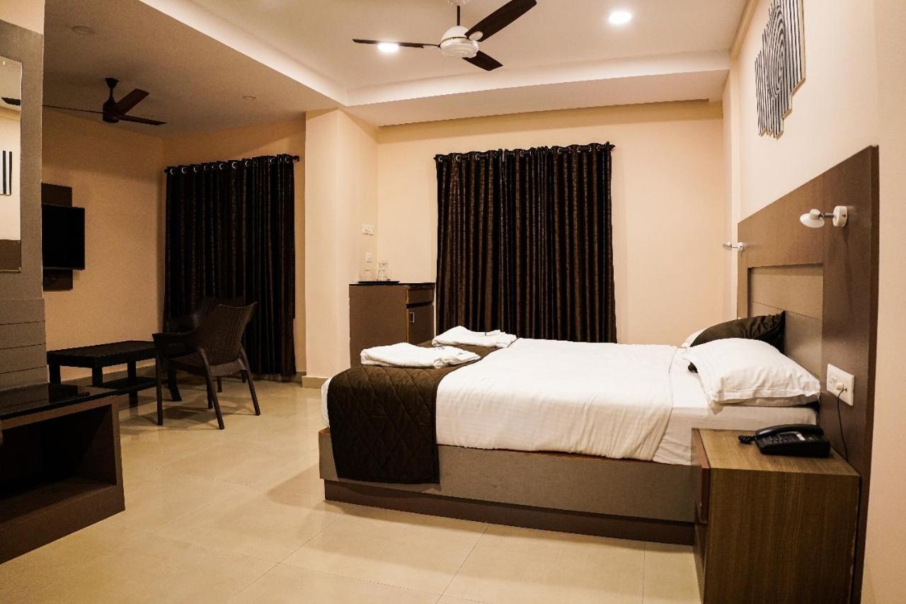 Hotel De L'Amour Port Blair Esterno foto